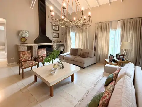 Casa en Venta 5 Ambientes en El Carmencito