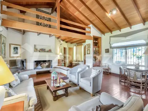 Casa en Venta con 8 cocheras