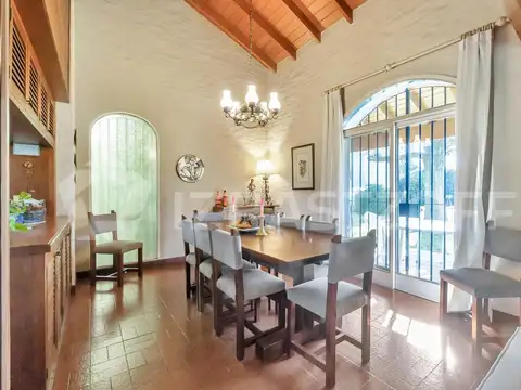 Casa 6 ambientes con 3 baños