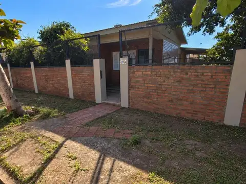 Casa de 3 dorm. barrio irigoyen
