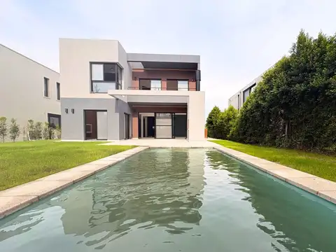 Casa 6 ambientes con 4 baños