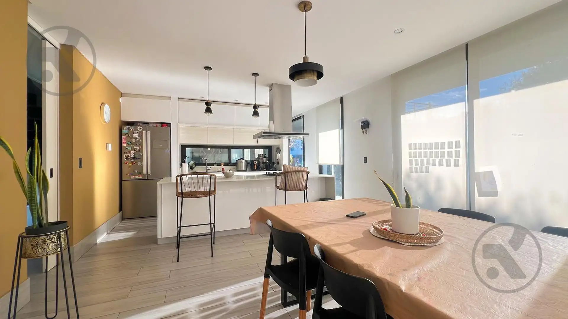 Casa 4 ambientes con pileta en barrio privado Las Prunas