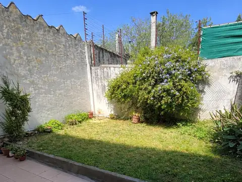 Peluffo 1400, Piso PB