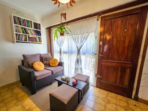 Dúplex 2 amb. con balcón a la calle - A metros del mar - Miramar