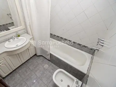 Venta casa 4 ambientes con quincho y jardin en Haedo Sur.
