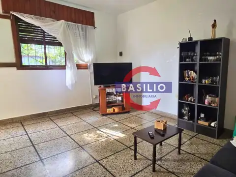 Casa 4 ambientes con 1 baño