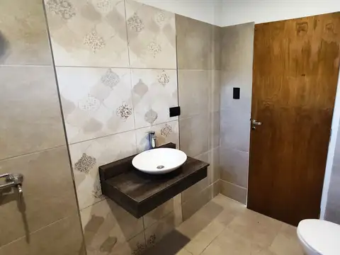 Casa 5 ambientes con 1 baño