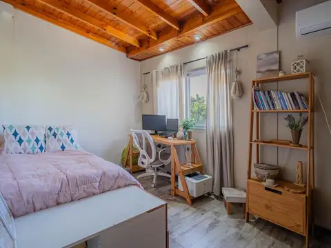 Casa 8 ambientes con 2 baños