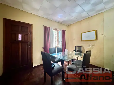 Casa 7 ambientes con 3 baños