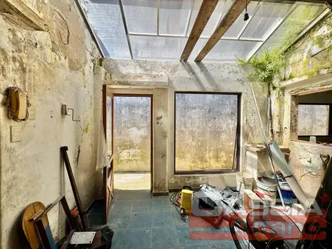 CASA MULTIFAMILIAR SOBRE AMPLIO LOTE TODOS LOS SERVICIOS EN UNA PLANTA