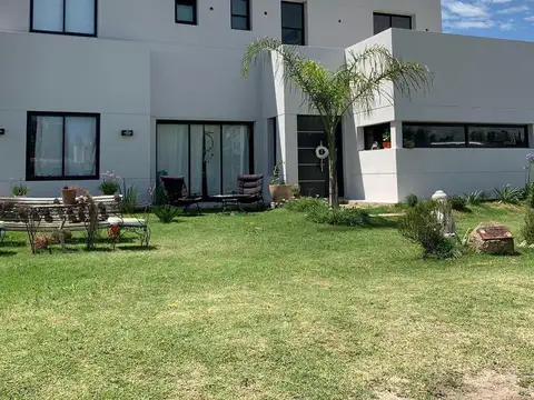 Rbs. Hermosa Casa En Barrio El EnsueÑo, Ing Maschw