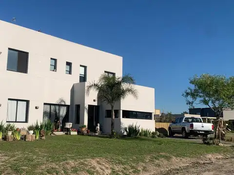 RBS. HERMOSA CASA EN BARRIO EL ENSUEÑO, ING MASCHWITZ.