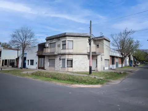 Casa en venta y local comercial a refaccionar