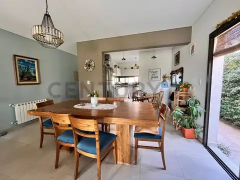 Casa 4 ambientes con 2 baños