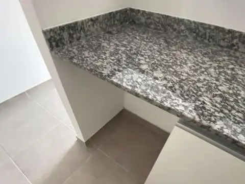 MONOAMBIENTE DE CATEGORIA CON COCHERA - APTO PROFESIONAL