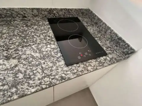 MONOAMBIENTE DE CATEGORIA CON COCHERA - APTO PROFESIONAL