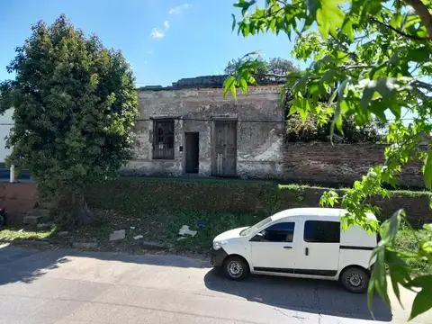 VENDO CASA  EN PLENO CENTRO CÍVICO Y TURÍSTICO DE LA CIUDAD!