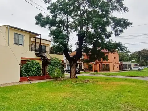 Casa 7 ambientes con 3 baños