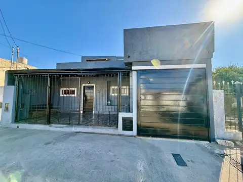 VENTA CASA VILLA ADELA 4 DORM PILETA