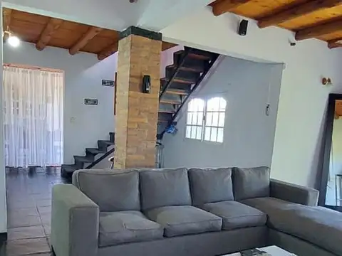 Casa 5 ambientes con 2 baños