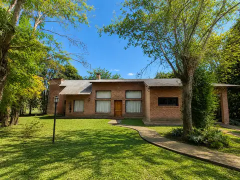 Venta Casa 4 amb Pileta Club de Campo La Martona