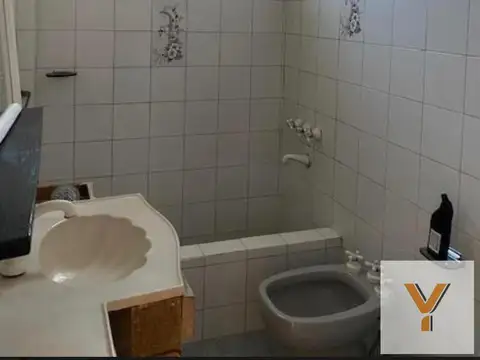 PH en venta  - 6 dormitorios 3 baños - 260mts2 - Lomas Del Mirador