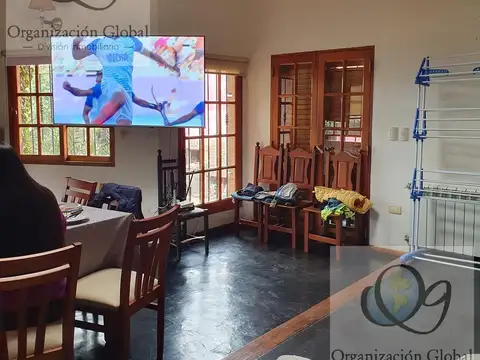 Casa 6 ambientes con 2 baños