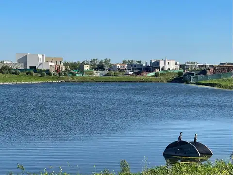 Terreno en venta a la laguna Barrio San Fermín