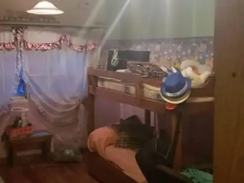 CASA 6 AMBIENTES  CON COCHERAS