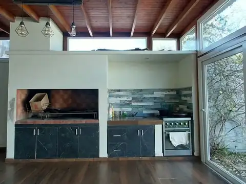 CASA 3 DORMITORIOS EN BARRIO OBLIGADO