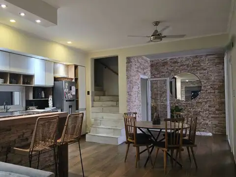 Casa 6 ambientes con 3 baños
