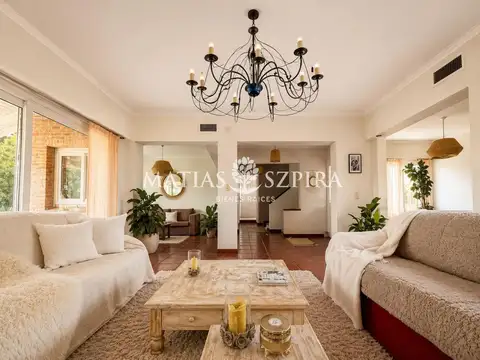 Casa en Venta con 2 cocheras