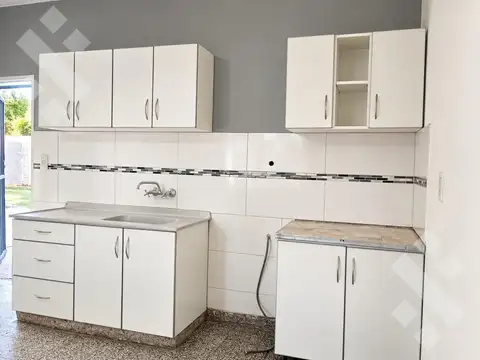 Casa en Alquiler con 3 cocheras