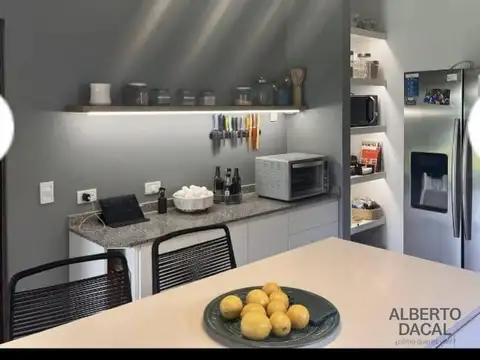 Casa en Alquiler con 4 cocheras