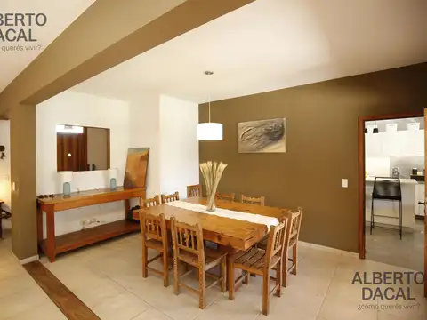 Casa en Alquiler con 4 cocheras