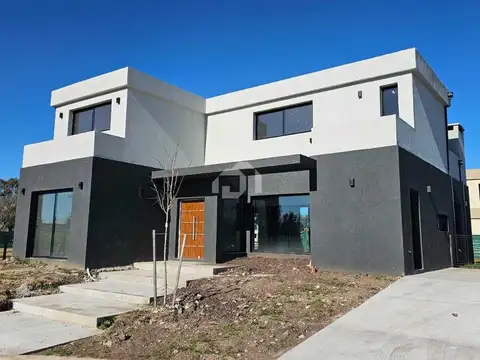 Casa  en Venta en Santa Sofía, Pilar del Este, Pilar