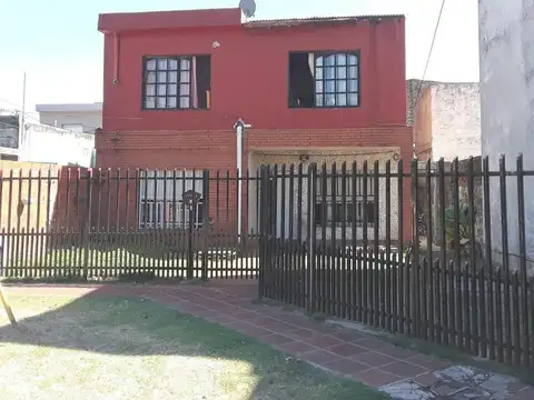 CASA 2 PLANTAS IDEAL 2 FLIAS O 2 CASAS