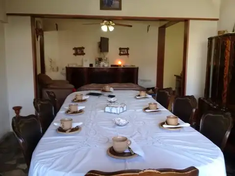 CASA EN LOTE PROPIO (BUENA ZONA)