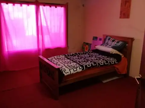 CASA EN LOTE PROPIO (BUENA ZONA)