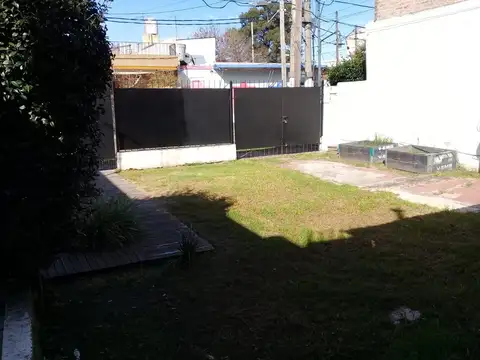 CASA EN LOTE PROPIO (BUENA ZONA)