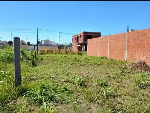 SE VENDE LOTE CON ESCRITURA B° LOS BOULEVARES