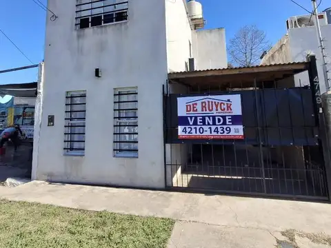 Duplex 3 ambientes, Berazategui, próximo a Avenida Milazzo y Estación Sourigues