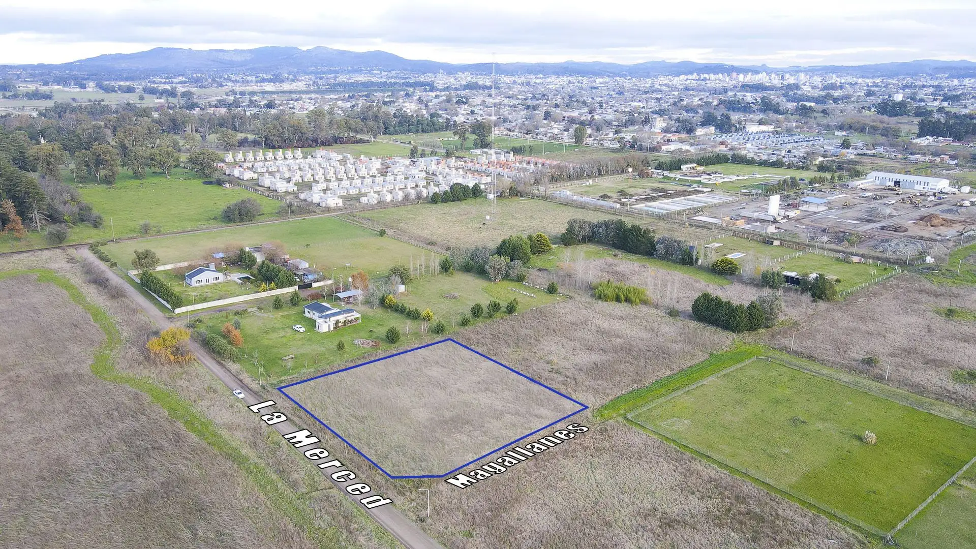 Lote esquina 4214m² en La Merced y Magallanes — Gran potencial