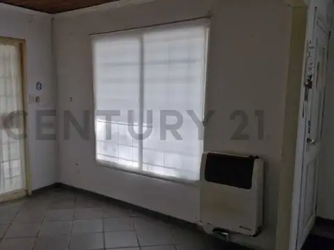 Casa 6 ambientes con 1 baño