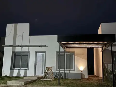 Casa a estrenar en Barrio Náutico, Entre Rios