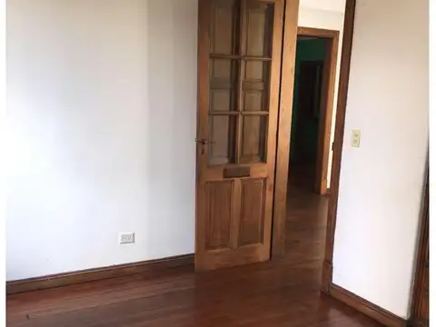 Casa 8 ambientes con 4 baños