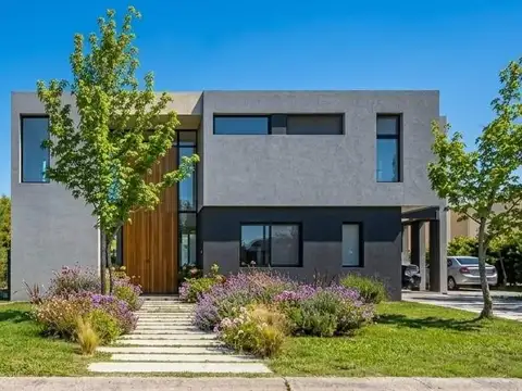 CASA 5 AMBIENTES VENTA SAN SEBASTIAN A LA LAGUNA  CON PISCINA