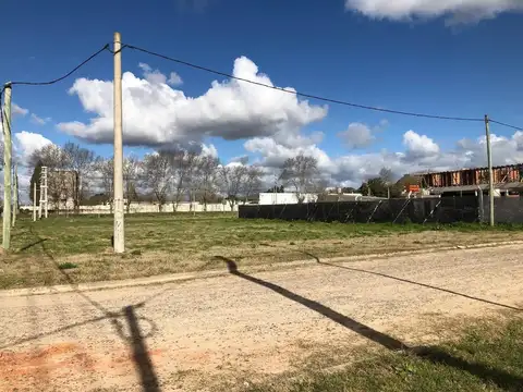 Excelente esquina en Fincas De Don Guido, 139  y 510 bis lot