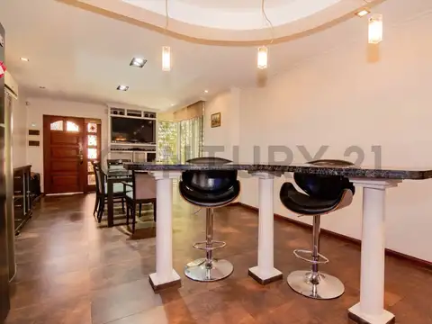 Venta Casa de pasillo único 2 dormitorios con patio y detalles premium | Gral. San Martín, Rosario