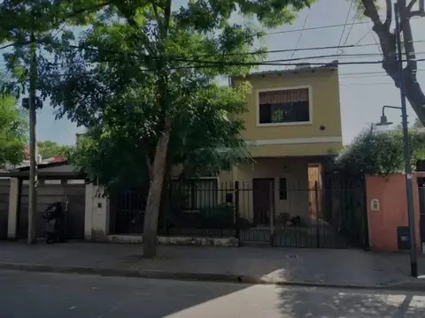 Casa 6 ambientes sobre lote de 319m2